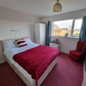 Comfortable & Modern Double Whitby